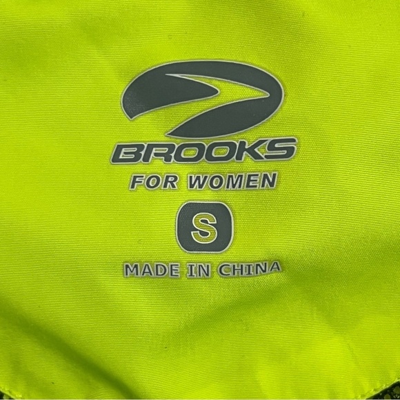Women’s Brooks Lightweight Running Jacket Windbreaker Yellow Black Size Small - Picture 6 of 16